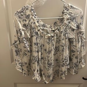 Mid-sleeve blouse, american eagle size medium